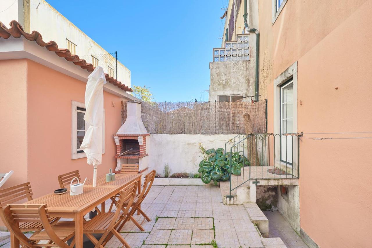Amazing Terrace And Riverview In Historical Lisbon Luaran gambar