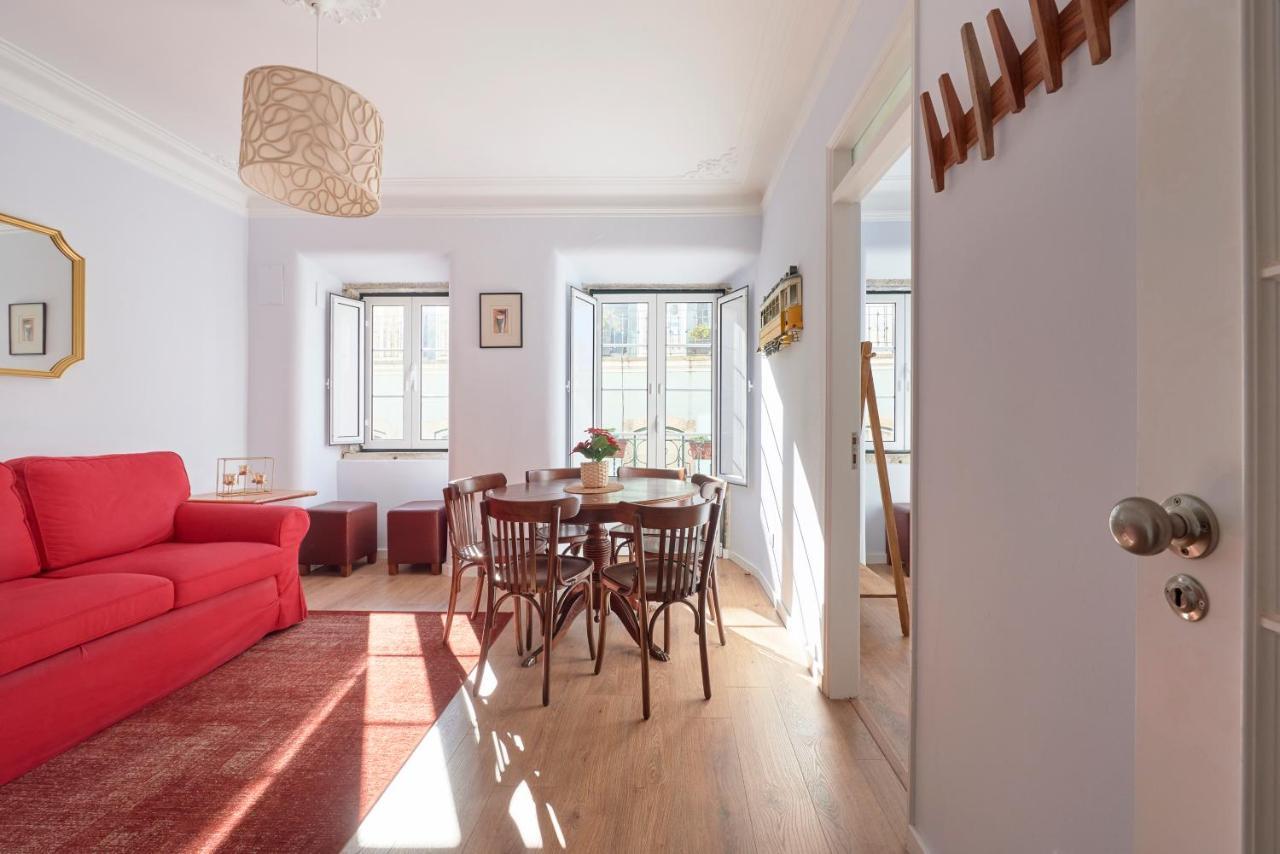 Amazing Terrace And Riverview In Historical Lisbon Luaran gambar