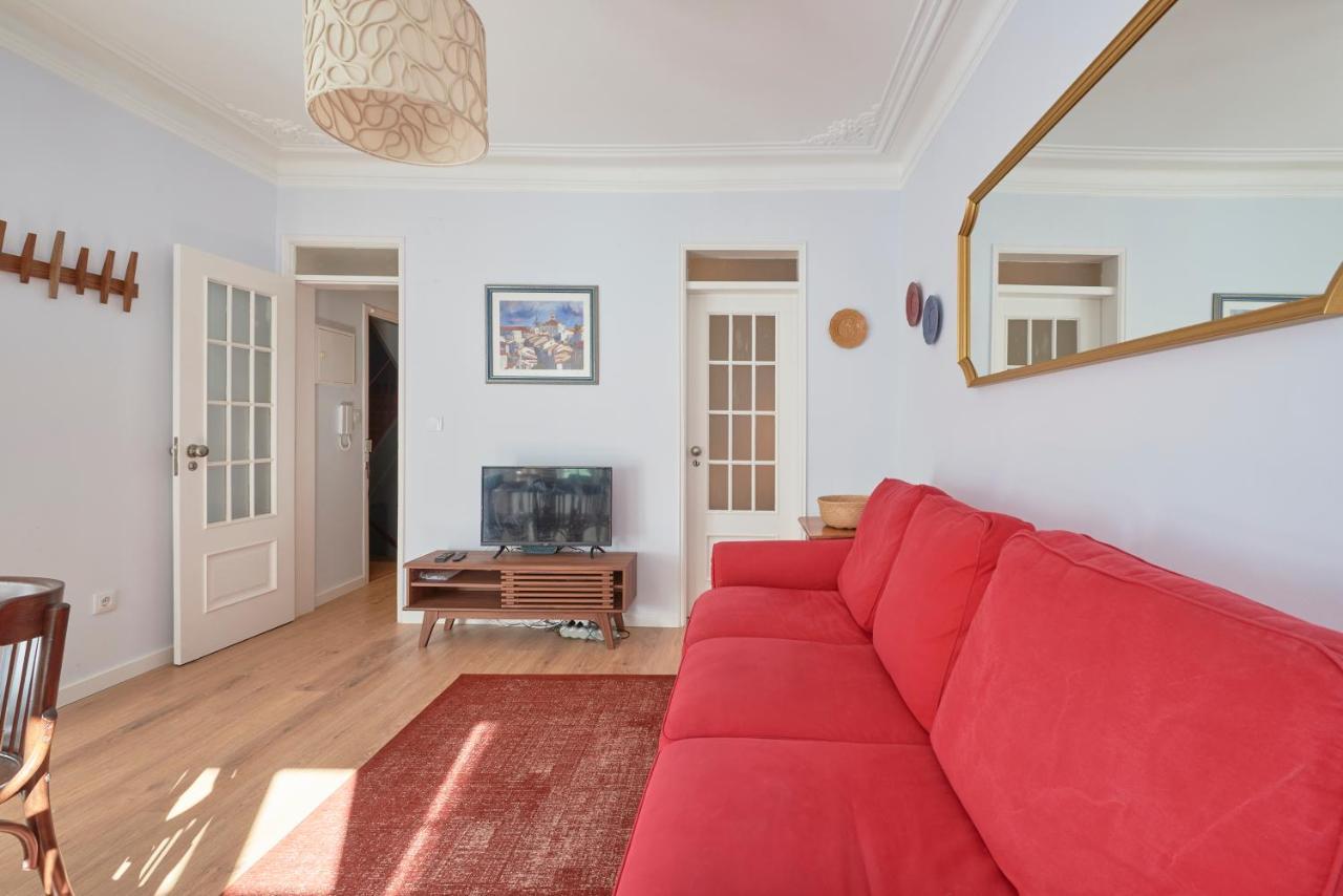 Amazing Terrace And Riverview In Historical Lisbon Luaran gambar
