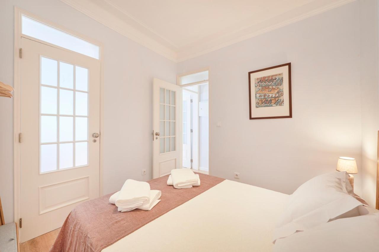 Amazing Terrace And Riverview In Historical Lisbon Luaran gambar