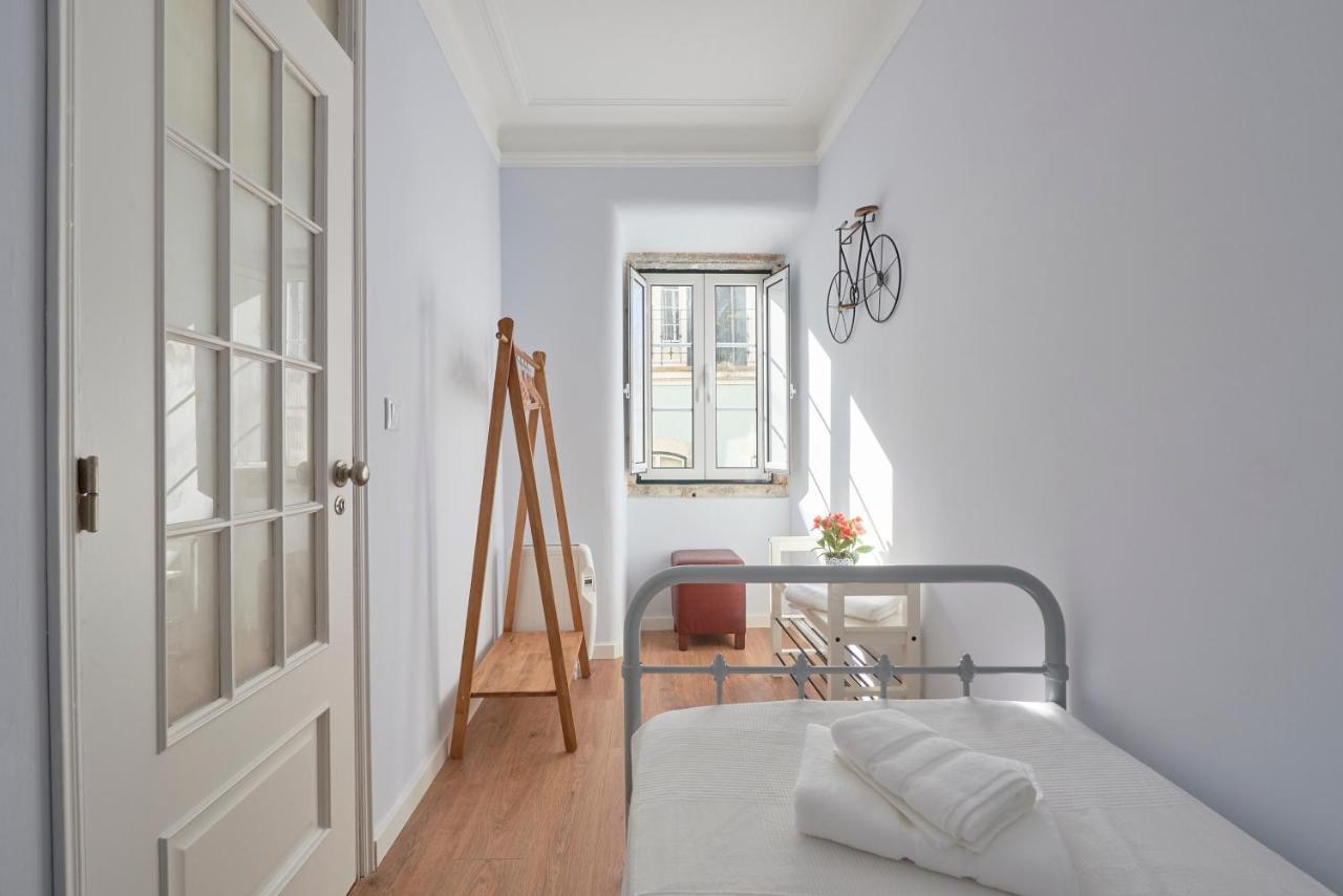 Amazing Terrace And Riverview In Historical Lisbon Luaran gambar