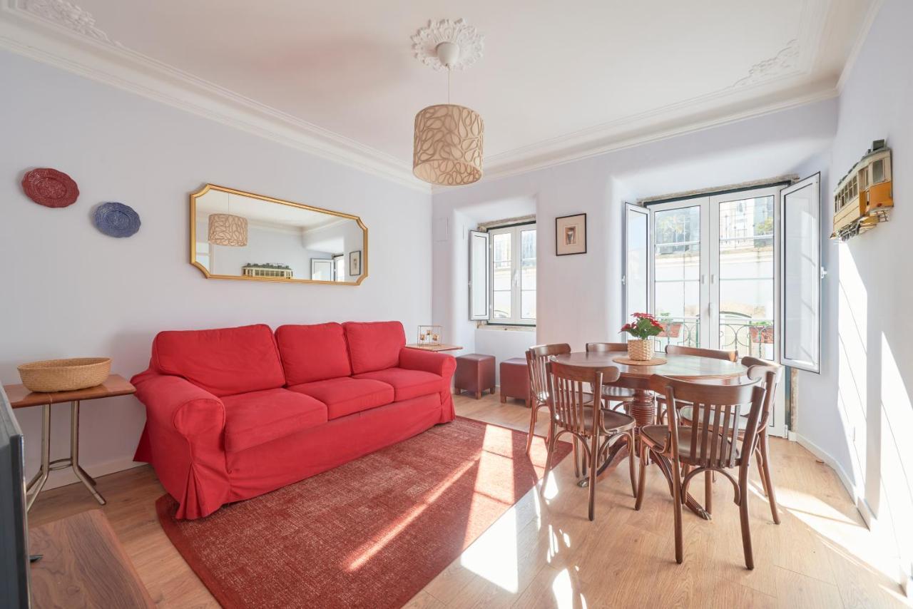 Amazing Terrace And Riverview In Historical Lisbon Luaran gambar