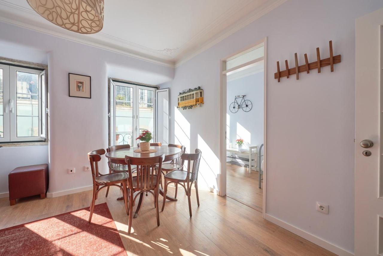 Amazing Terrace And Riverview In Historical Lisbon Luaran gambar