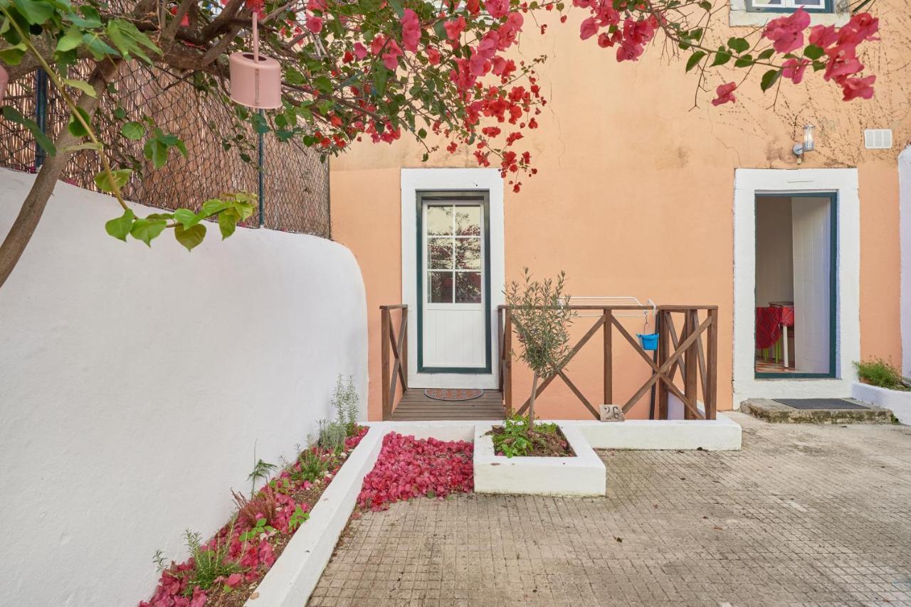 Amazing Terrace And Riverview In Historical Lisbon Luaran gambar
