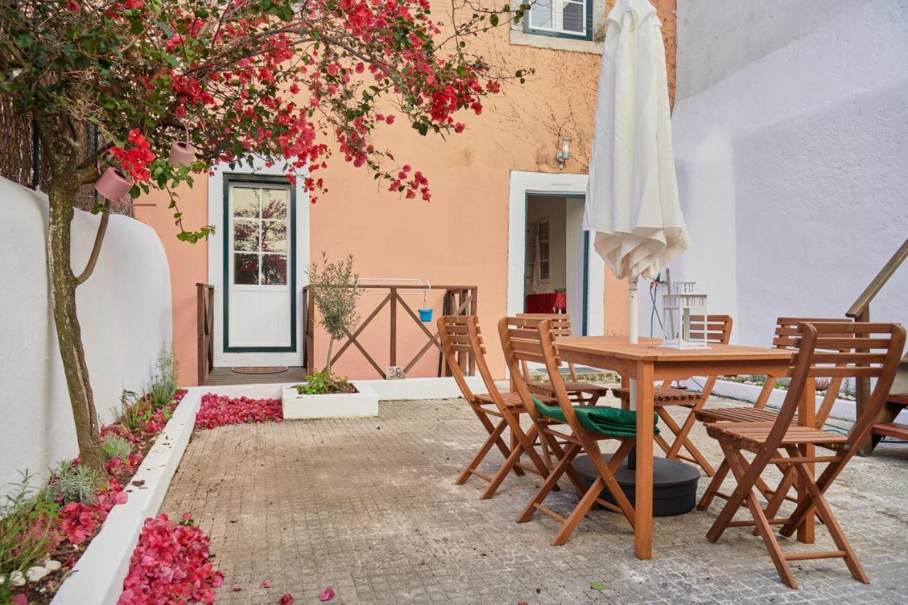 Amazing Terrace And Riverview In Historical Lisbon Luaran gambar
