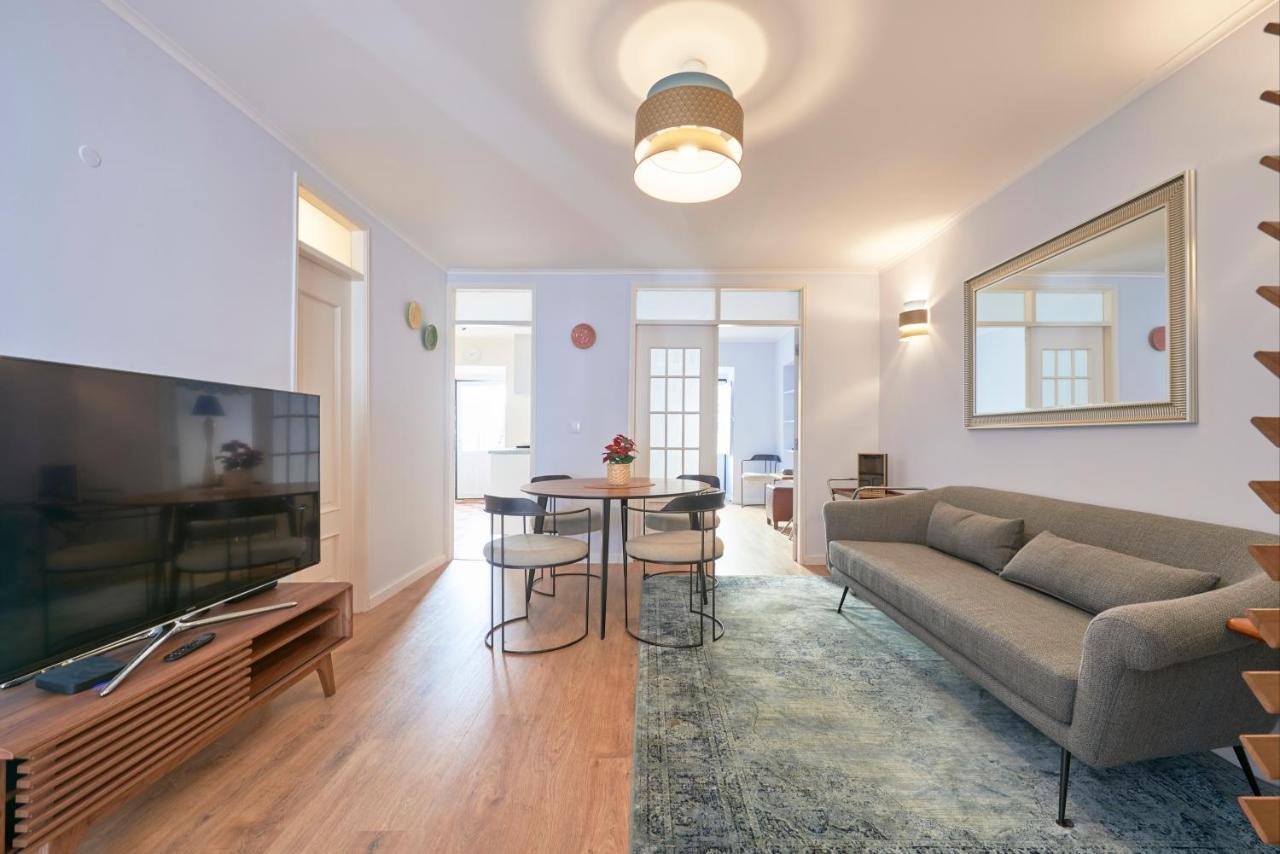 Amazing Terrace And Riverview In Historical Lisbon Luaran gambar
